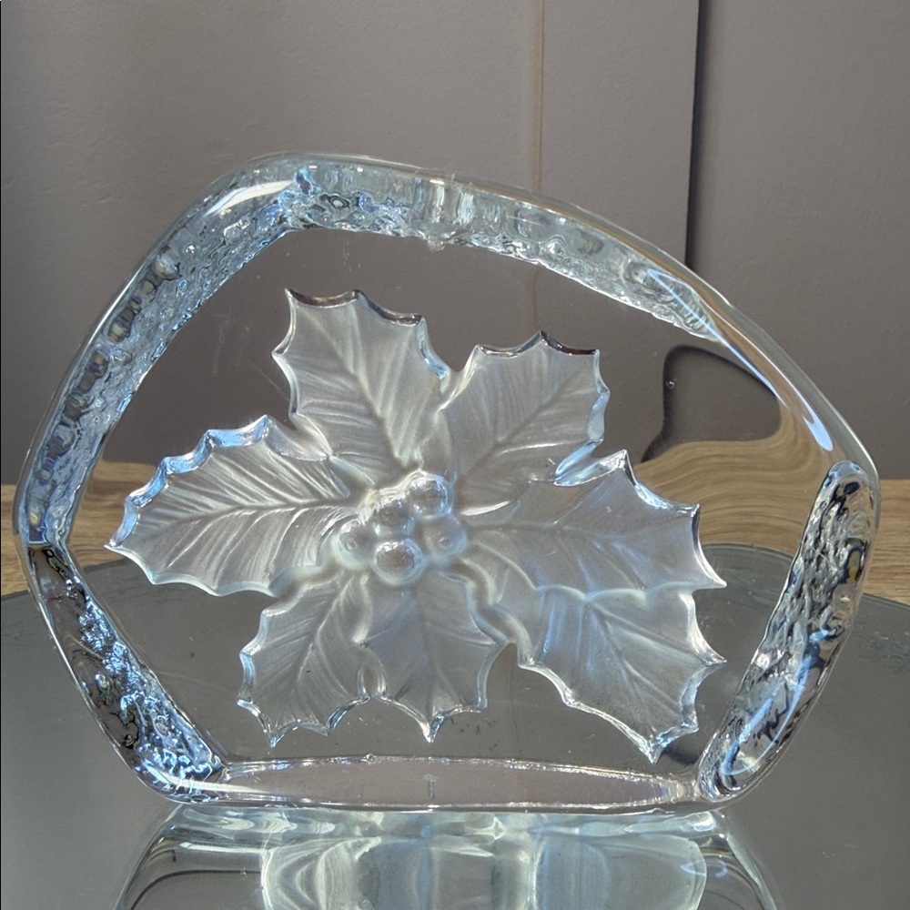 Collections Cristal d'Arques Christmas 1 Bas Relief Holly Paperweight